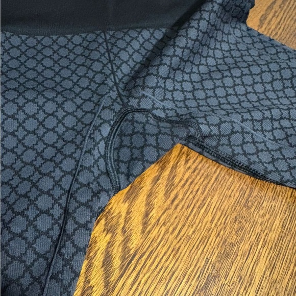 Lululemon 🍋Black  Leggings - Picture 4 of 6